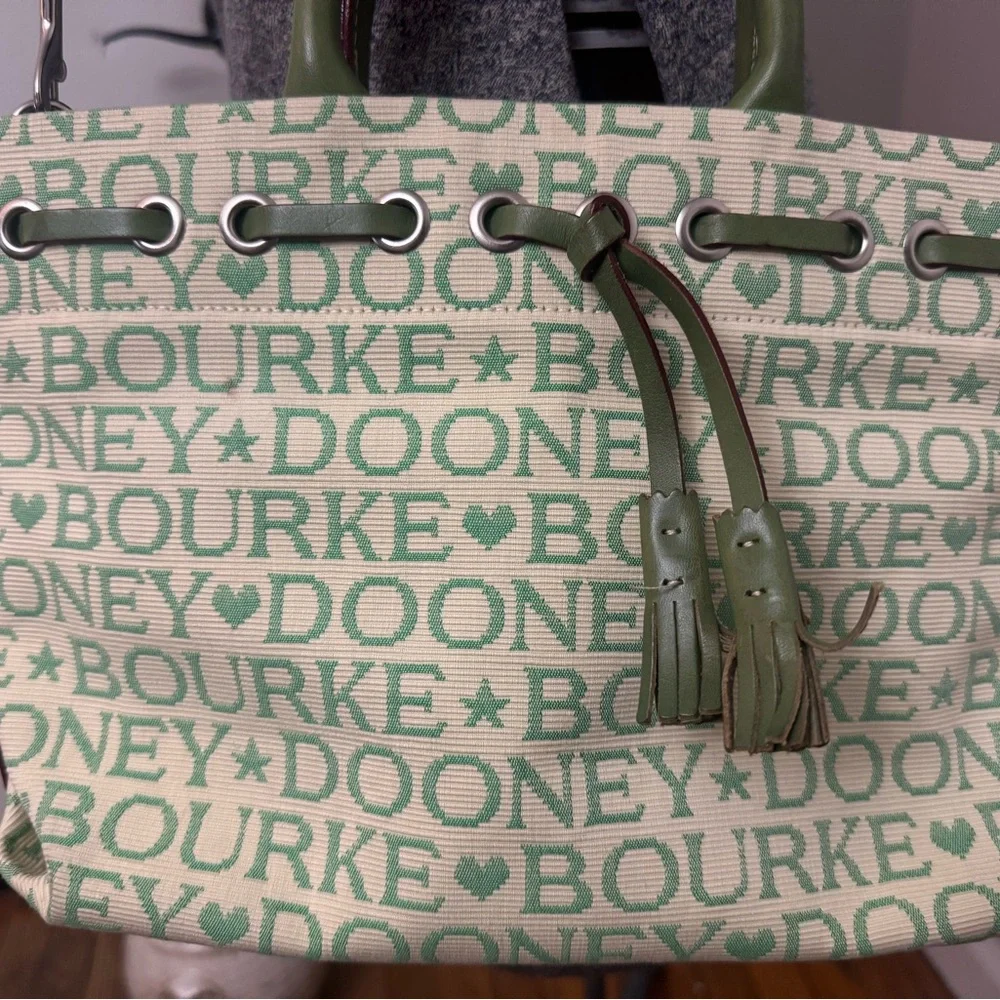 Dooney & Bourke Vintage Signature Heart & Stars Green and Cream Shoulder Bag - Picture 2 of 7